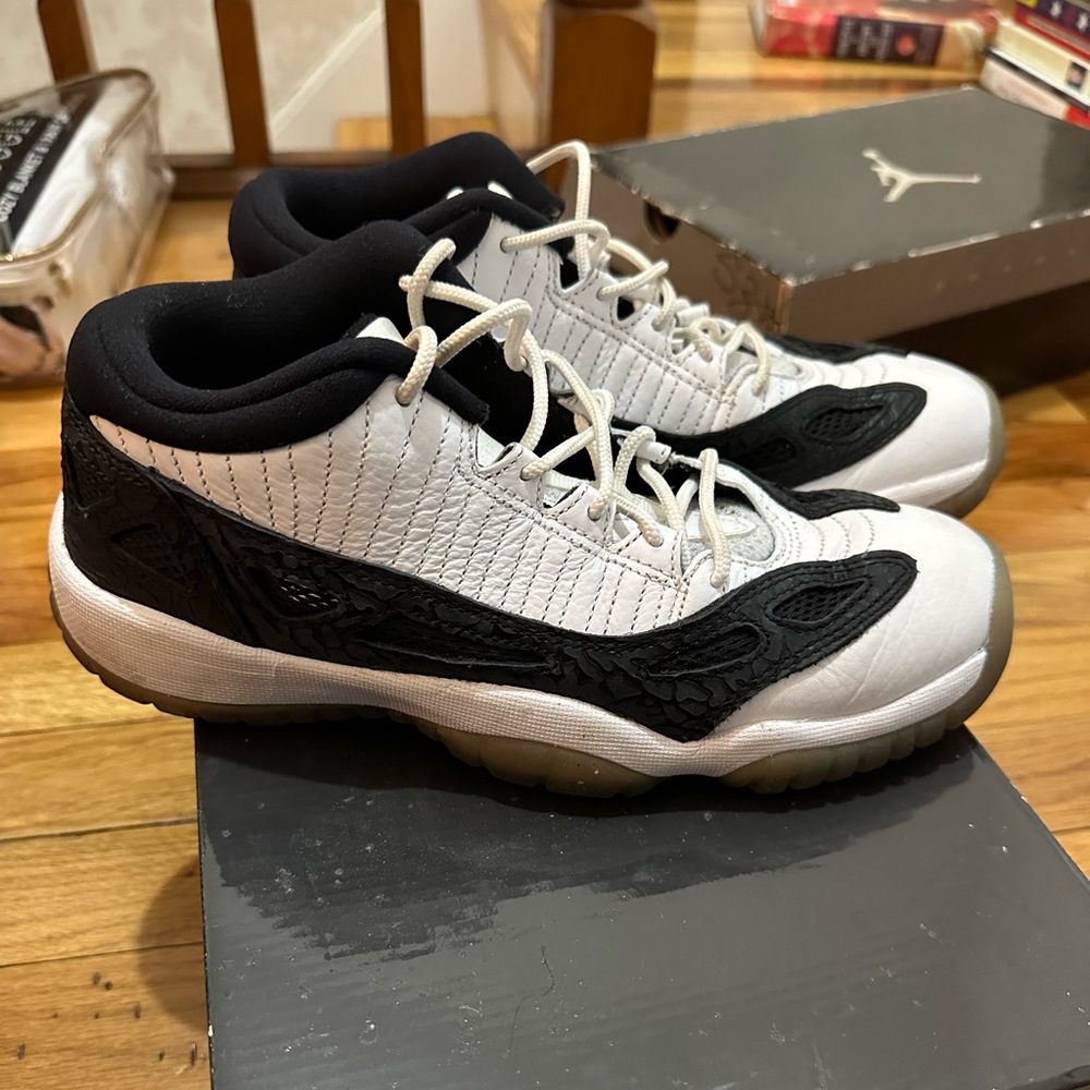 Retro Jordan Low Grade School Sz 6Y Black and White ACCEPTING ALL OFFERS - Picture 1 of 9